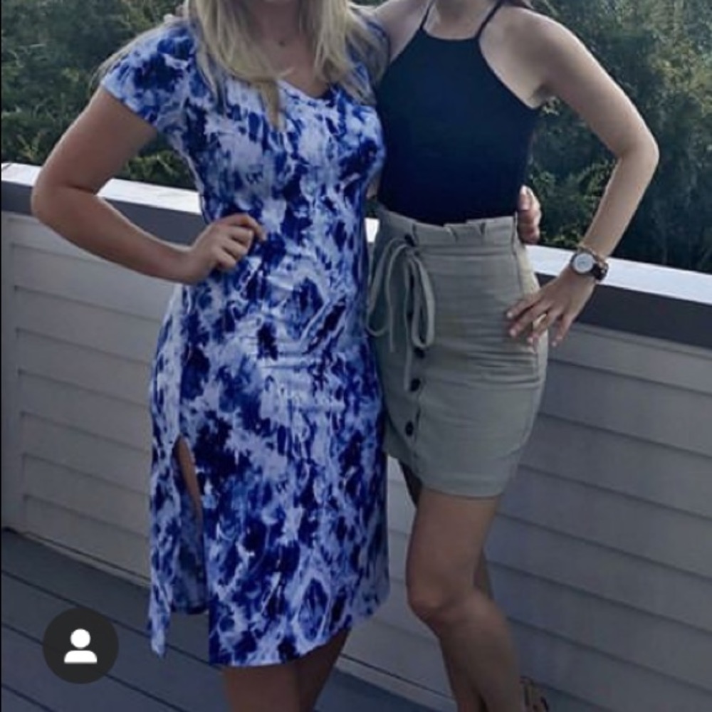 Knee length sleeve tie blue and white dye dress